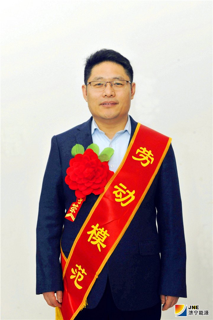齐经理修图照.jpg