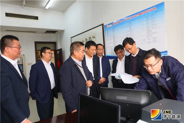 4月2日，山东煤矿安全监察局总工程师田学起到阳城煤电调研1.jpg