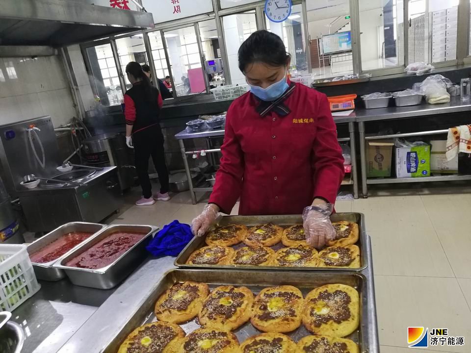 2019年11月25日，阳城煤电餐厅“有料”营造出“家”的氛围.jpg