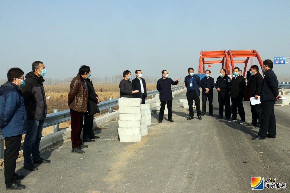 马涛副县长在前码头桥召开现场会.JPG