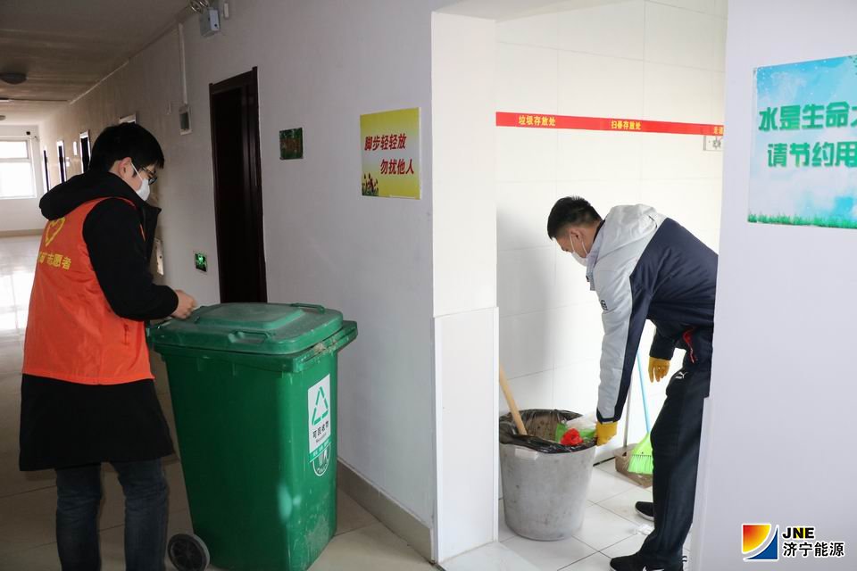 义桥煤矿“雷锋”志愿服务防疫一线.jpg