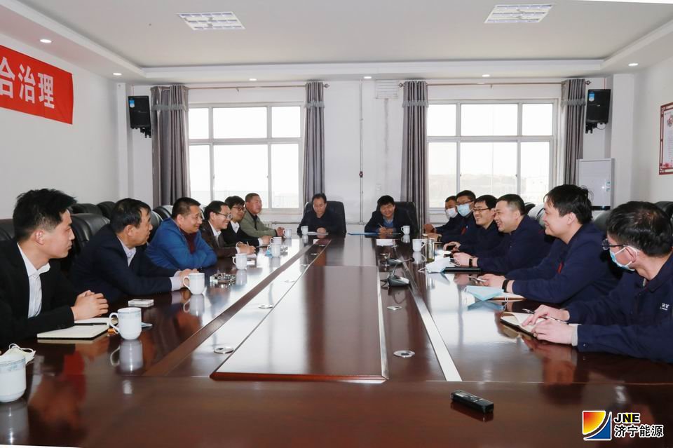 2020年4月16日魏墙煤业董事长刘星合到朱家峁煤矿对标学习自动化工作面（张奎连摄）（座谈会）.jpg