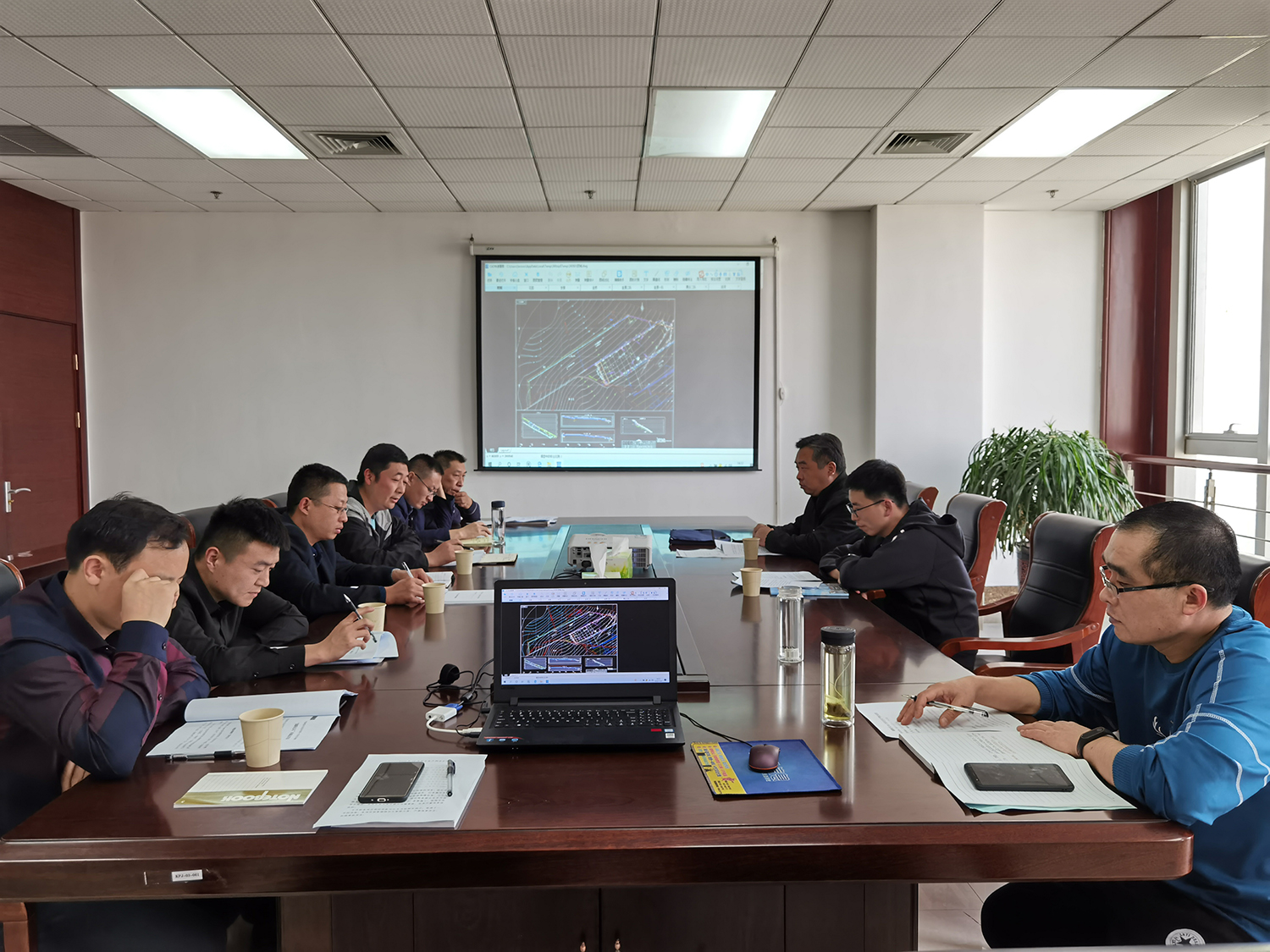 鲲鹏公司：鲲鹏公司生产科开展专题学习会议（薛皛皛）2.jpg