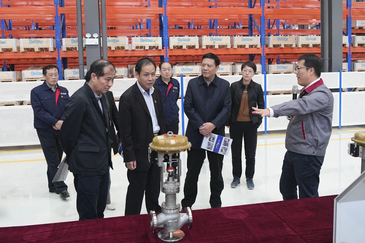 全市国资系统观摩团走进集团公司精密制造产业园、东方世纪大厦观摩指导2.jpg