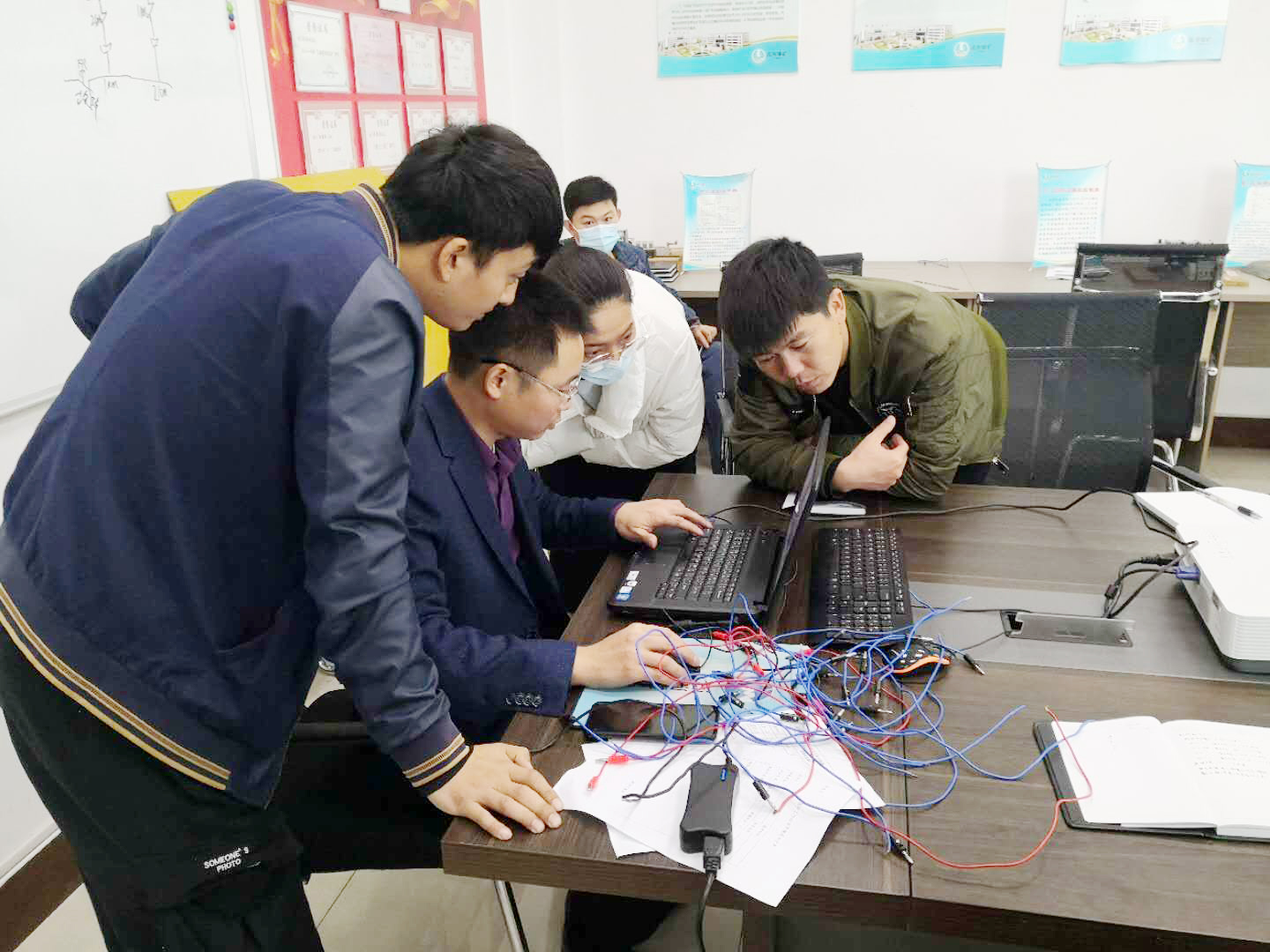 2020年11月23日，运河煤矿技师工作站实战练兵效果好1.jpg