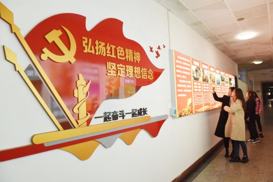 霄云煤矿：发挥文化引领作用 打造“和谐”米兰体育阵地
