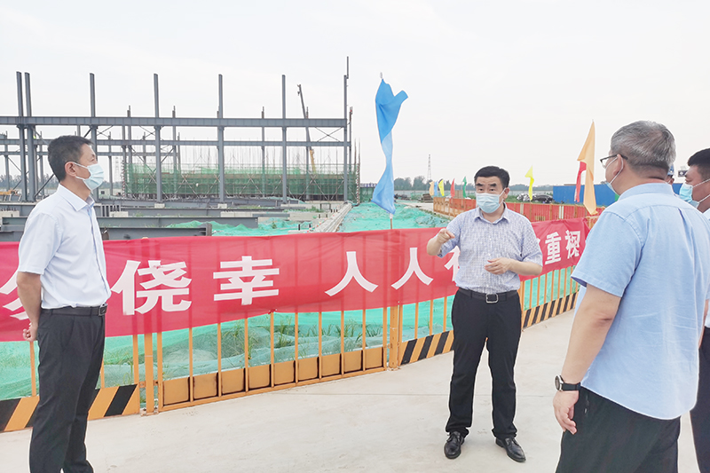 河北物流集团金属材料有限公司总经理孙继承在现场调研指导.jpg