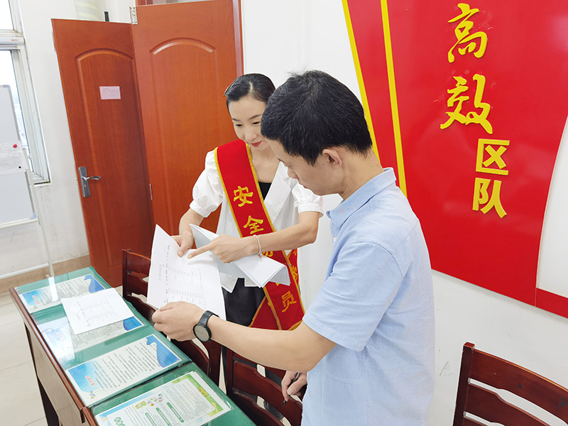 9月4日，义桥煤矿开展“满意度调查”活动提升职工“幸福指数”。（梁益庆 摄）1.jpg