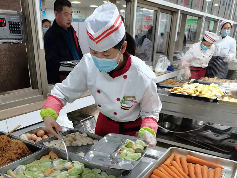 为职工提供饺子.jpg