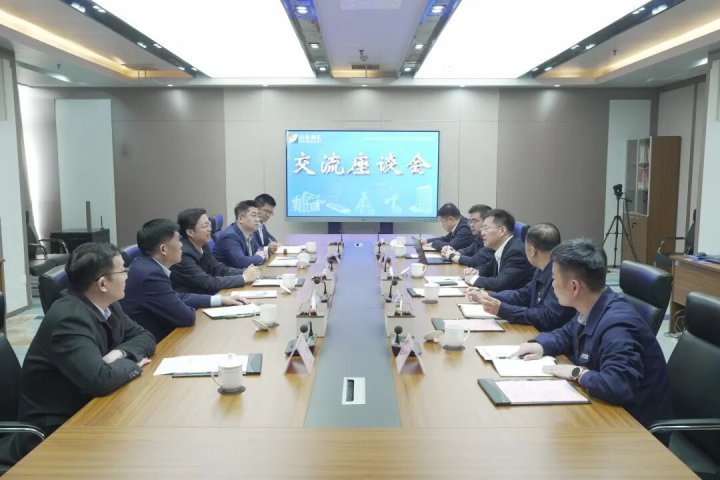 新华保险公司客人到访米兰体育-米兰MILAN（中国）
