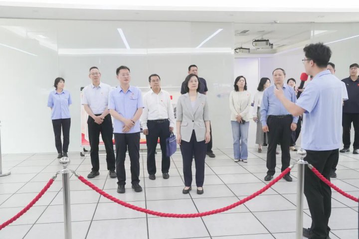 济宁医学院党委理论学习中心组到龙拱港开展学习调研活动
