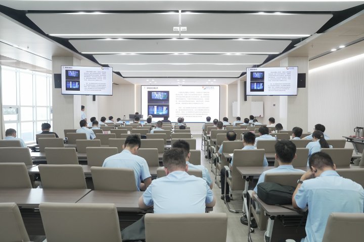 米兰体育-米兰MILAN（中国）
召开年度科技创新成果评审会